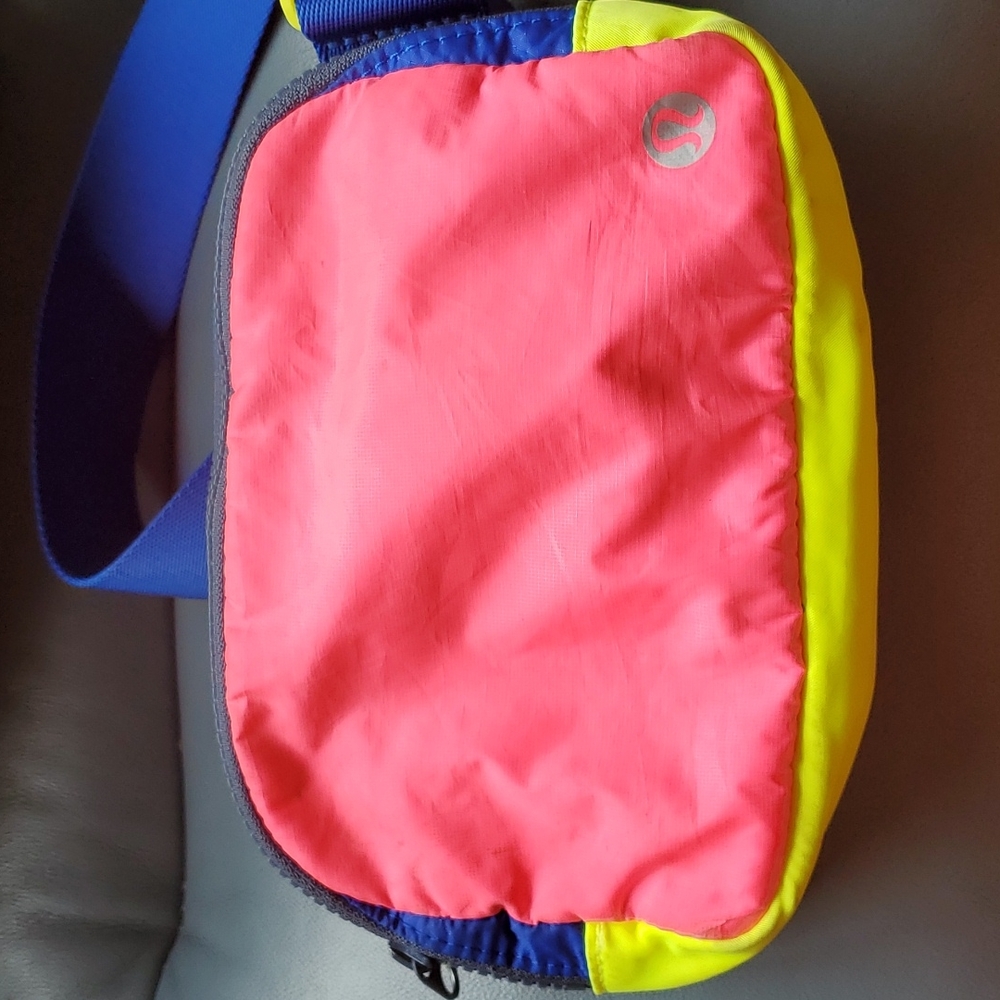 Lululemon everywhere bag